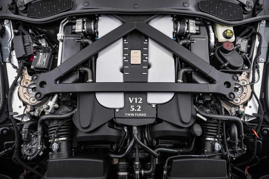 2022 Aston Martin DBS Base - Photo 36