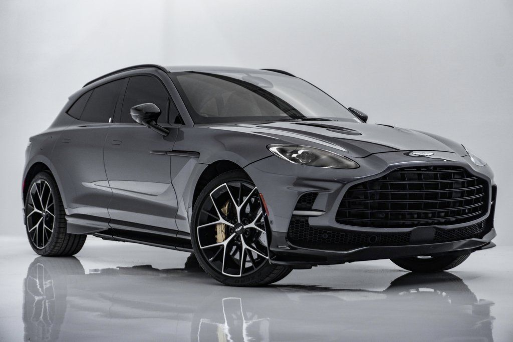 2025 Aston Martin DBX 707