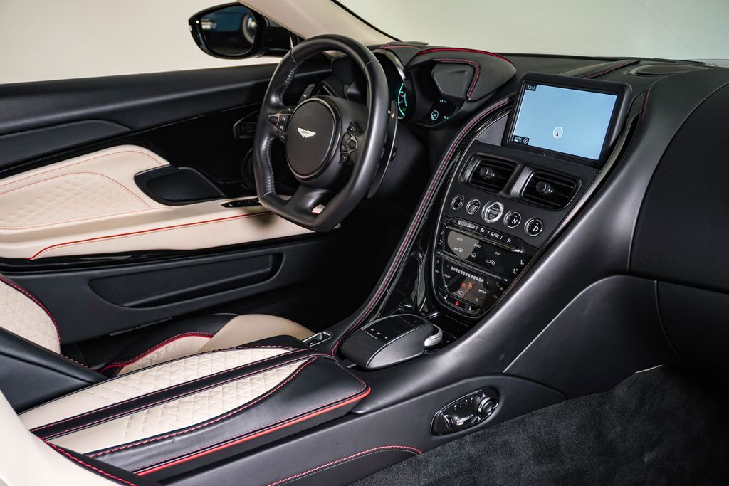 2022 Aston Martin DBS Base - Photo 16