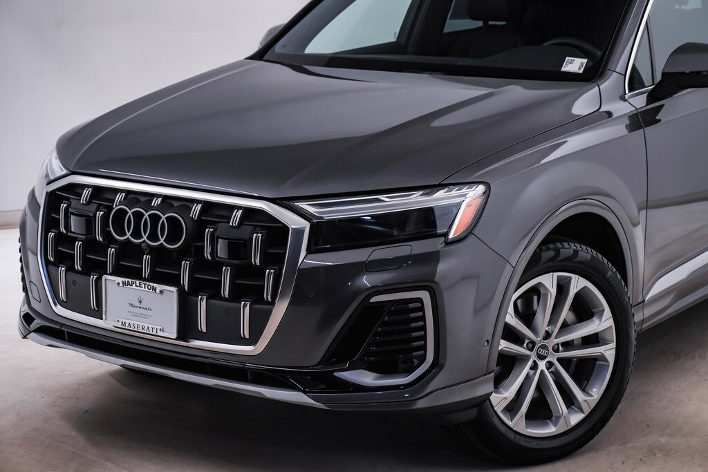 2025 Audi Q7 55 Premium Plus photo 2