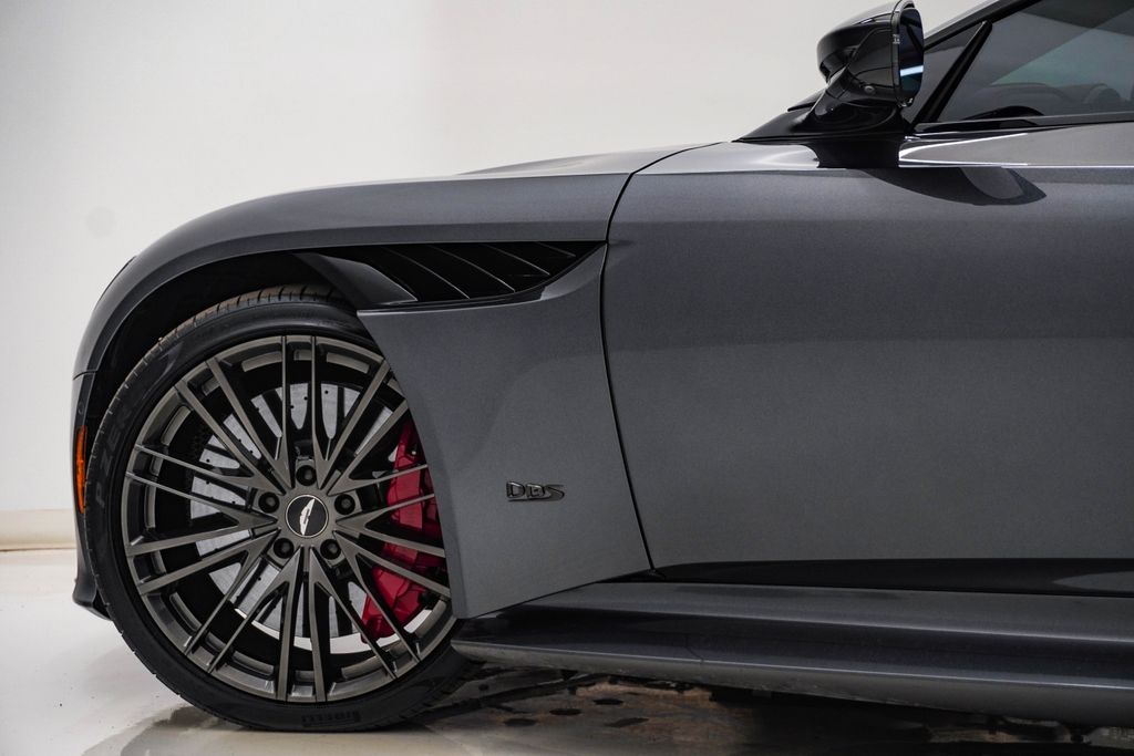 2022 Aston Martin DBS Base - Photo 14