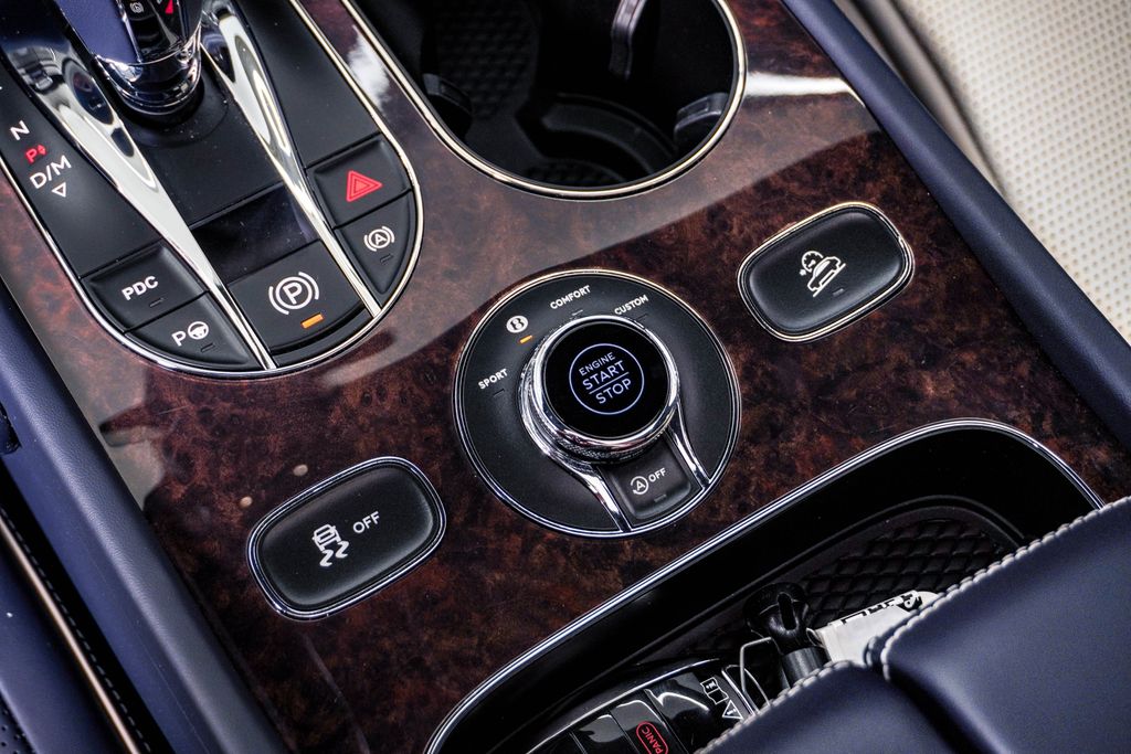 2022 Bentley Bentayga - Photo 30