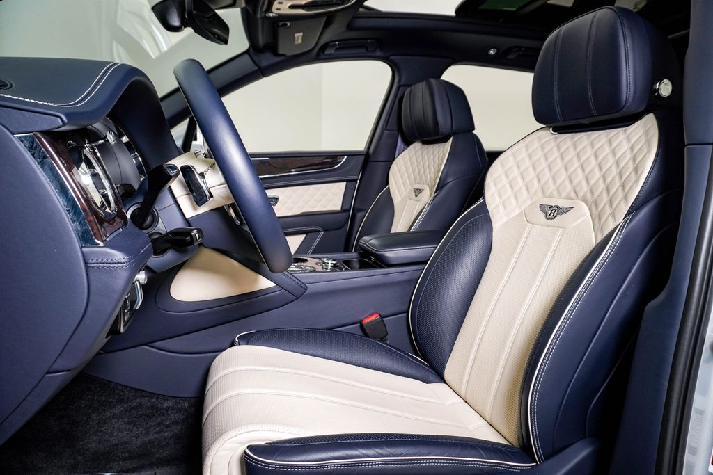 2022 Bentley Bentayga - Photo 19
