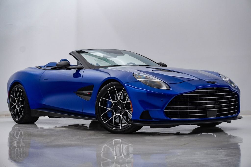 2026 Aston Martin Vanquish Volante's photo