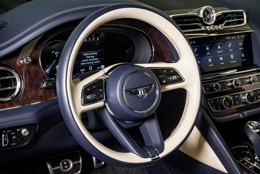 2022 Bentley Bentayga - Photo 22