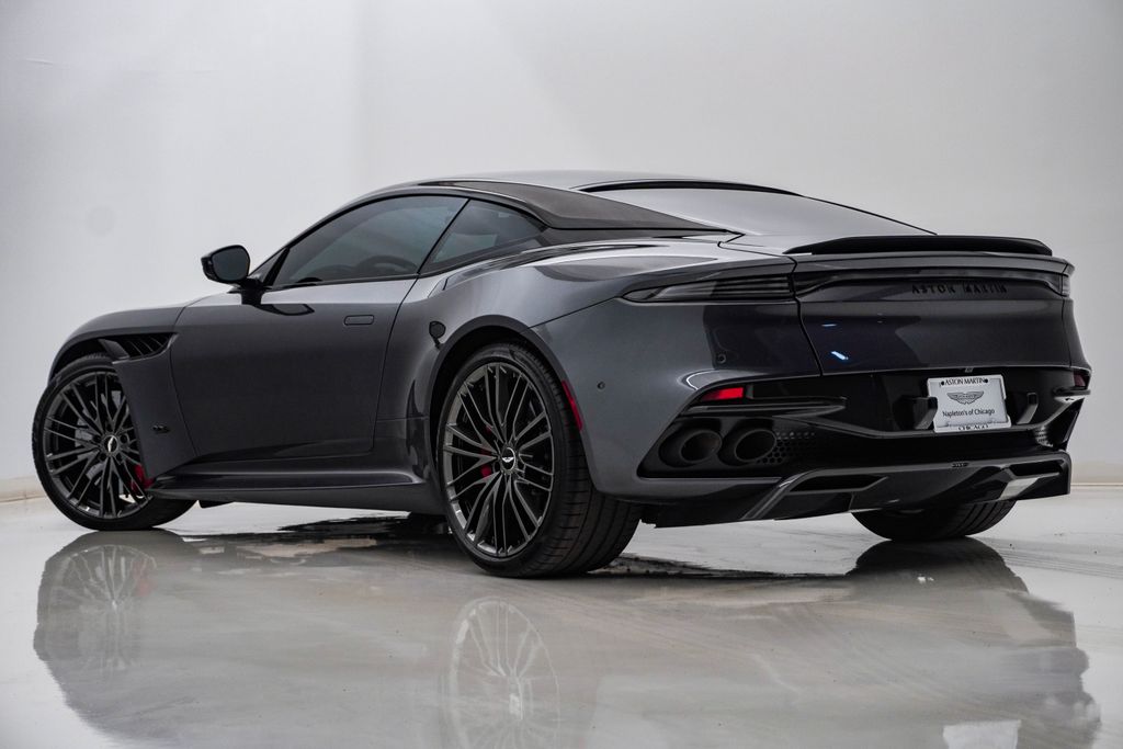 2022 Aston Martin DBS Base - Photo 8
