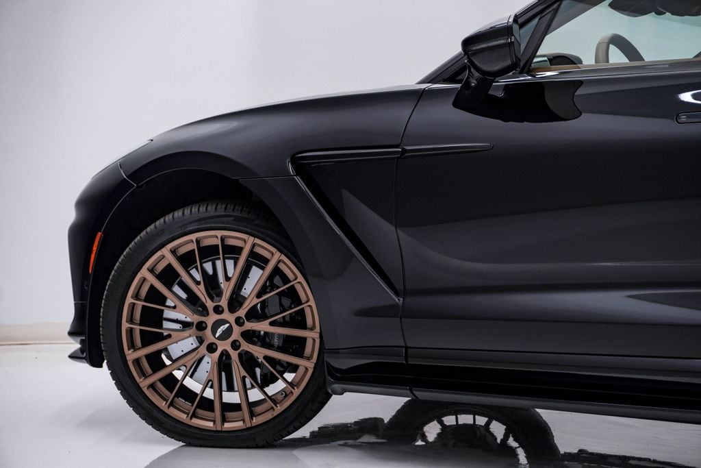 2025 Aston Martin DBX 707 - Photo 14