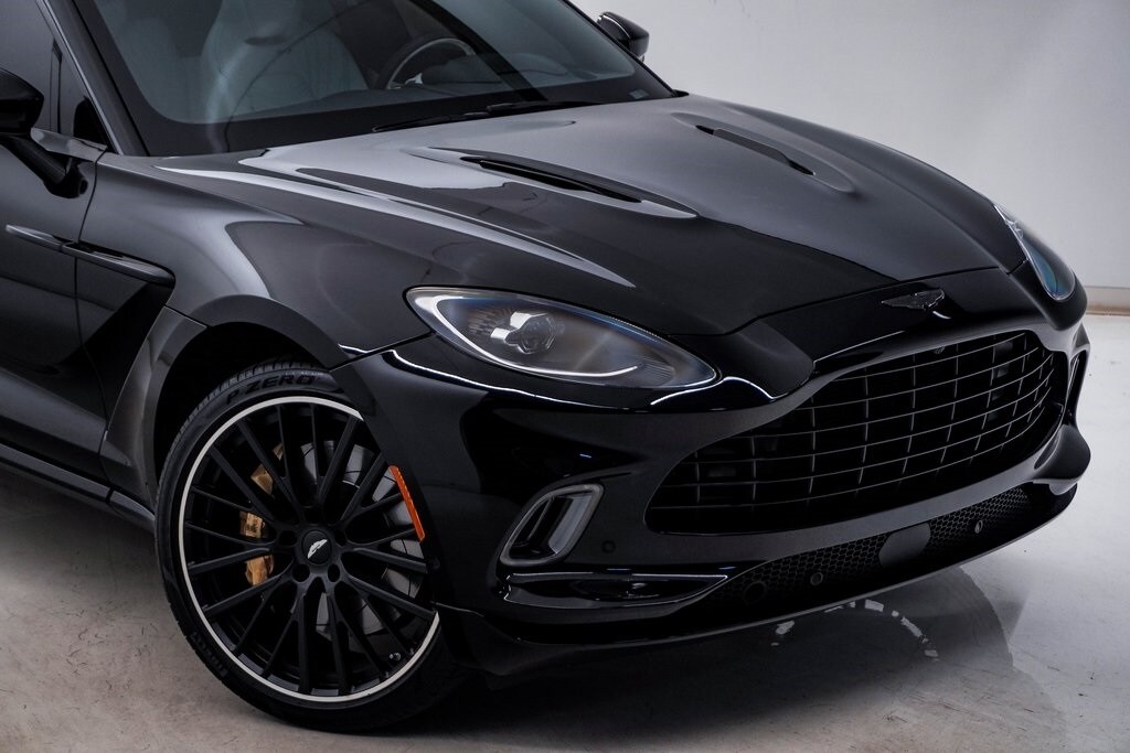 2023 Aston Martin DBX photo 4