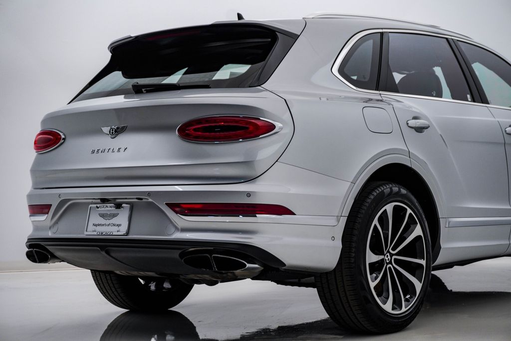 2022 Bentley Bentayga - Photo 12