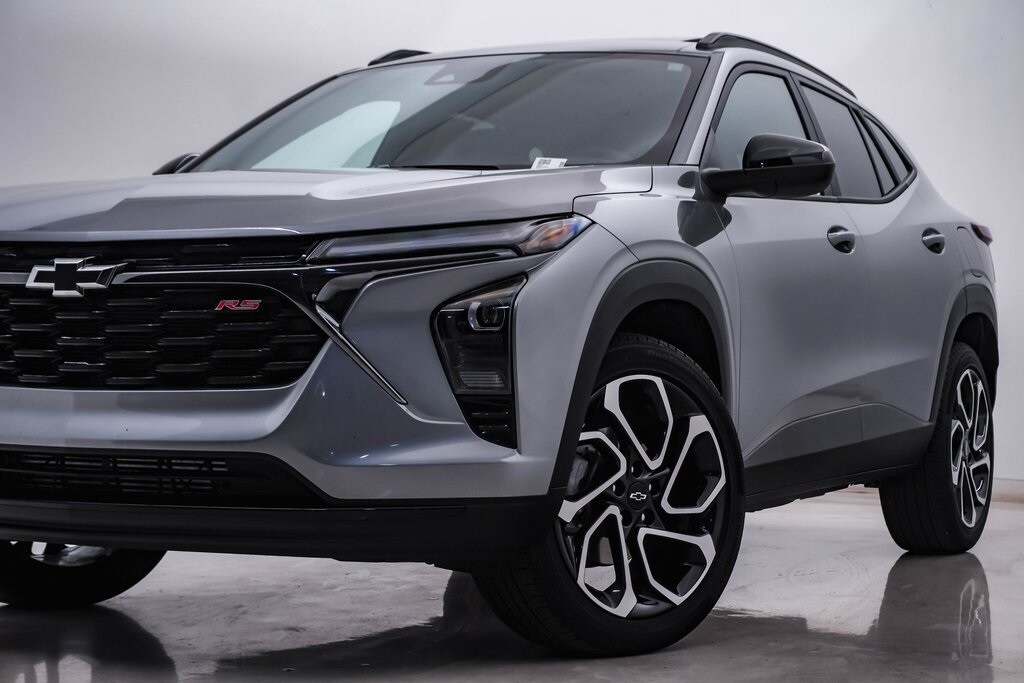 2025 Chevrolet Trax photo 2