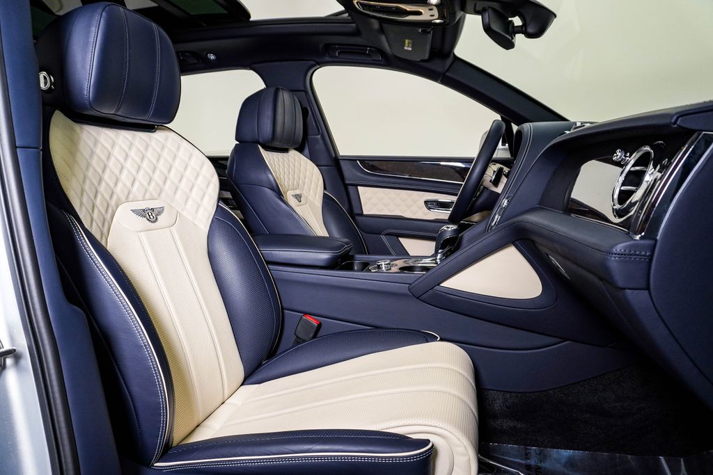 2022 Bentley Bentayga - Photo 16