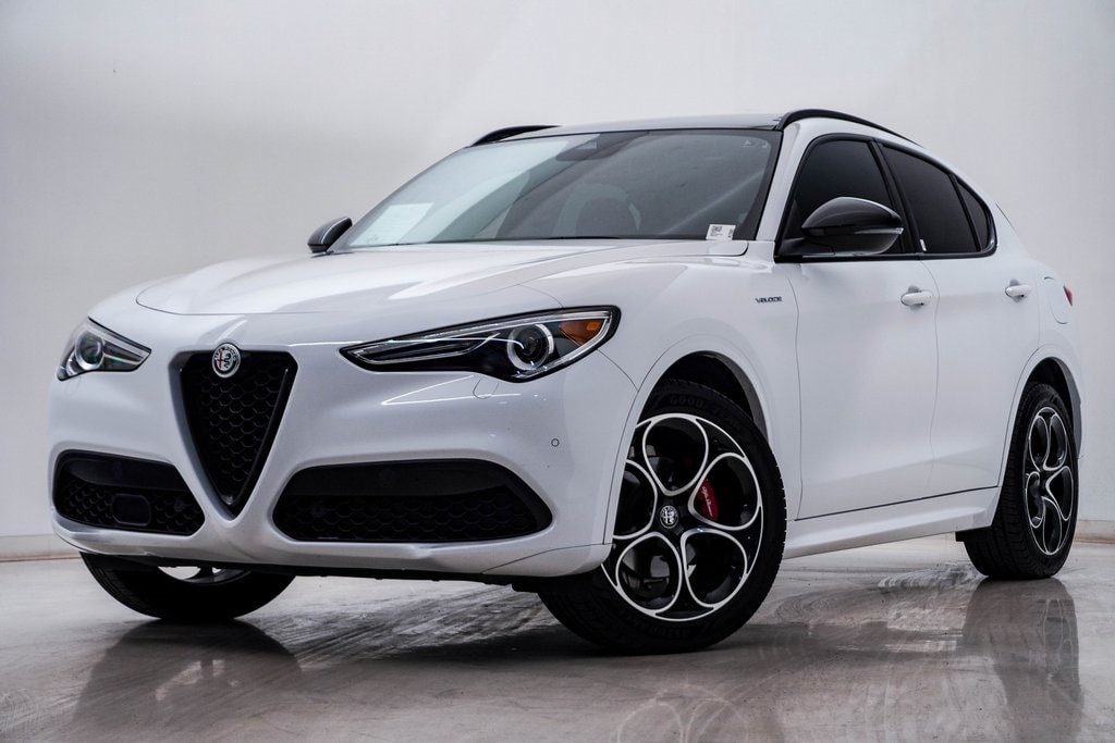 2023 Alfa Romeo Stelvio Veloce's photo