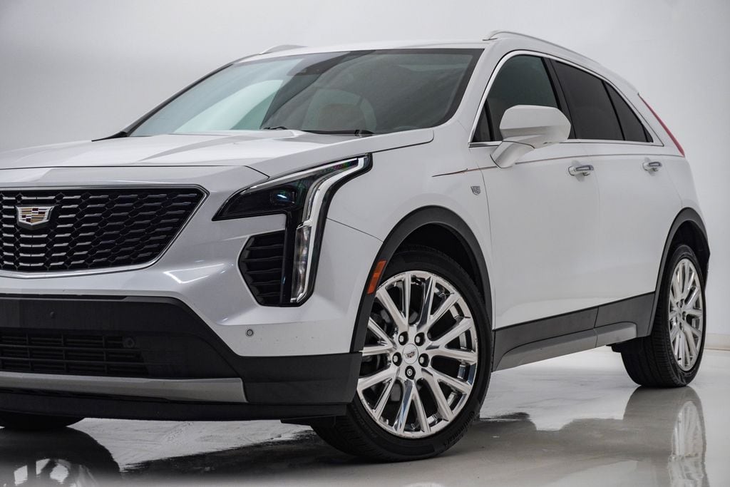 Used 2019 Cadillac XT4 Premium Luxury with VIN 1GYFZDR41KF110613 for sale in Downers Grove, IL