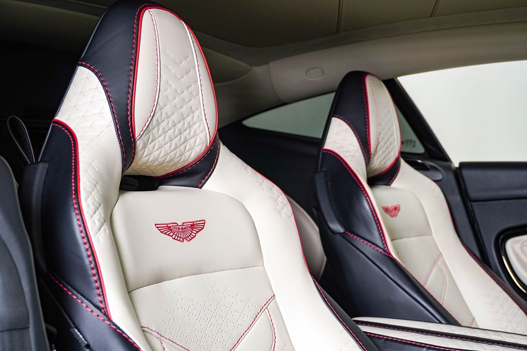 2022 Aston Martin DBS Base - Photo 19
