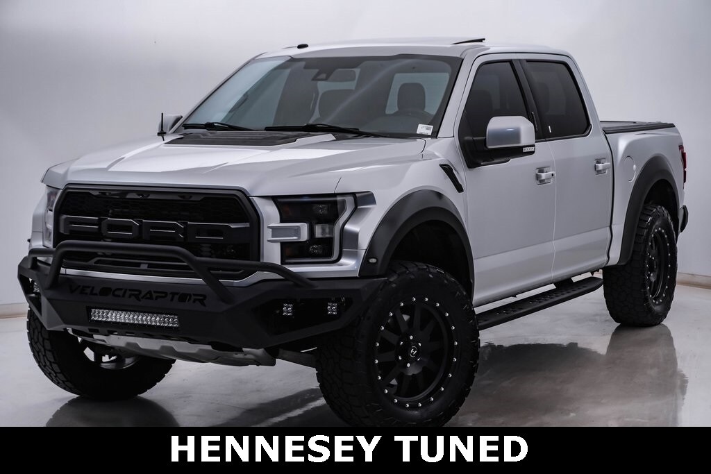 2017 Ford F-150 Raptor photo 2