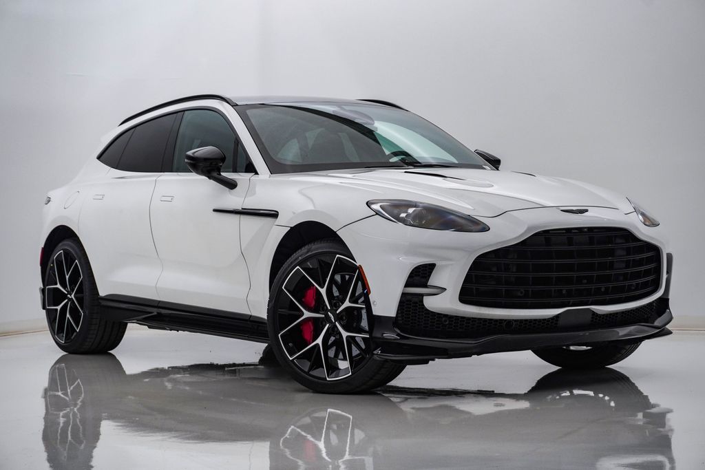 2026 Aston Martin DBX