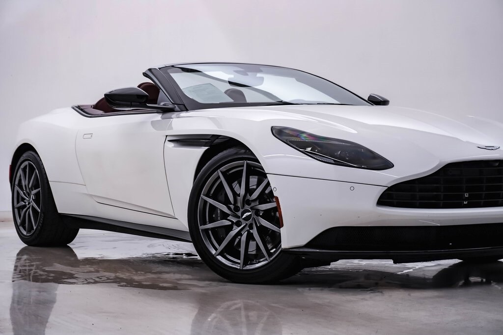 2021 Aston Martin DB11 AM5 photo 2