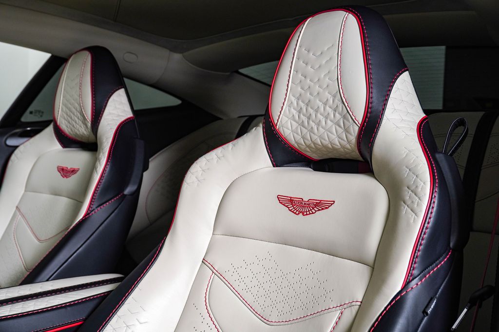 2022 Aston Martin DBS Base - Photo 22