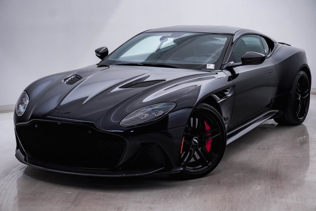 2022 Aston Martin DBS photo 3