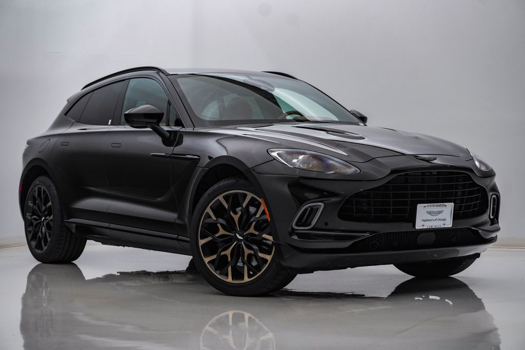  Aston Martin DBX