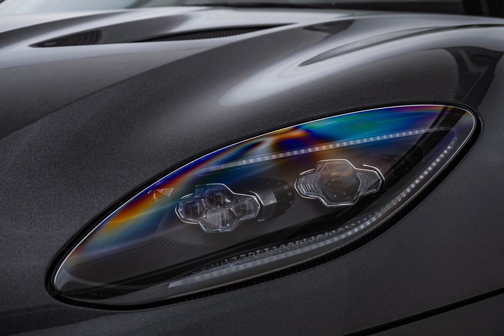 2022 Aston Martin DBS Base - Photo 6