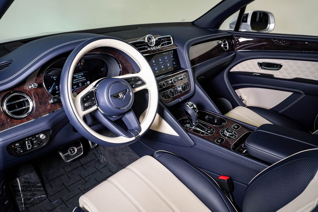 2022 Bentley Bentayga - Photo 21