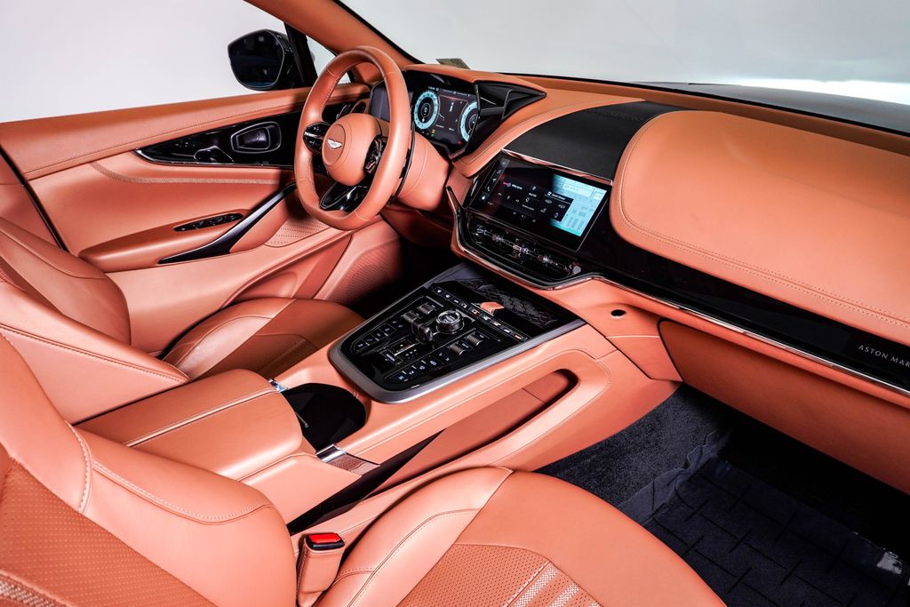 2025 Aston Martin DBX 707 - Photo 17