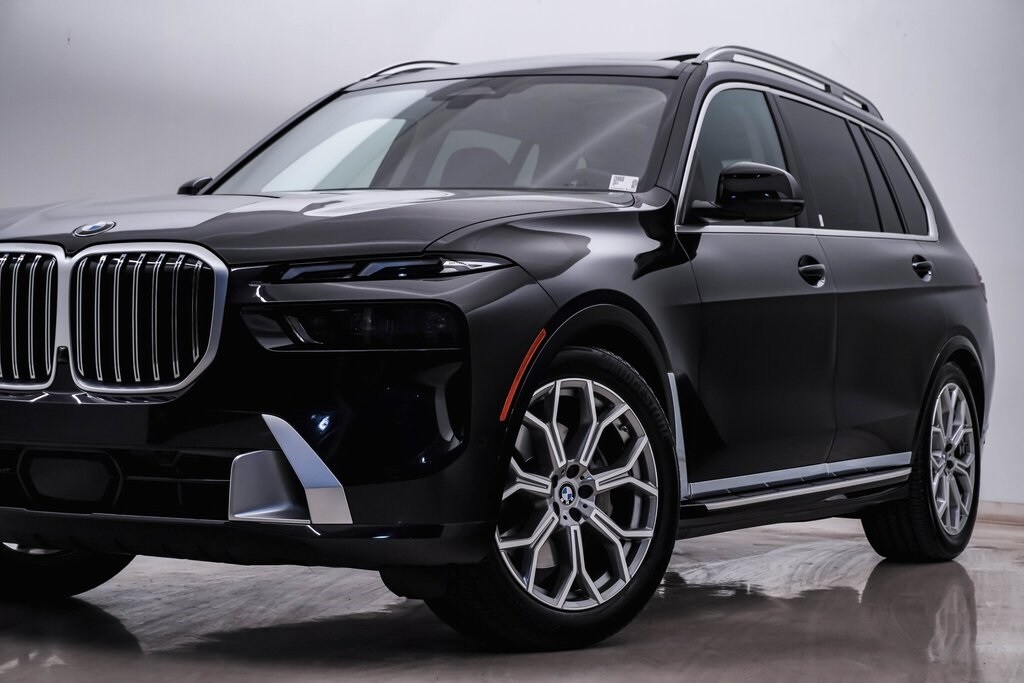 Used 2025 BMW X7 40i with VIN 5UX23EM01S9X93667 for sale in Downers Grove, IL