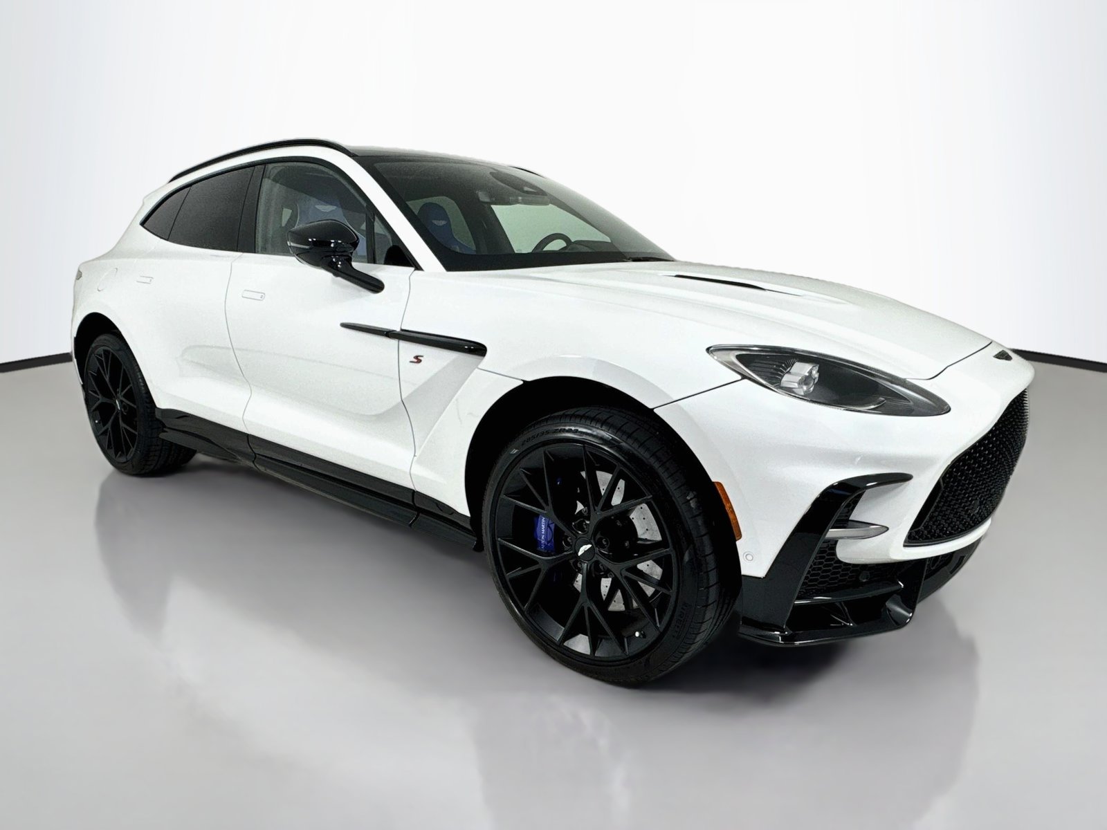 2026 Aston Martin DBX