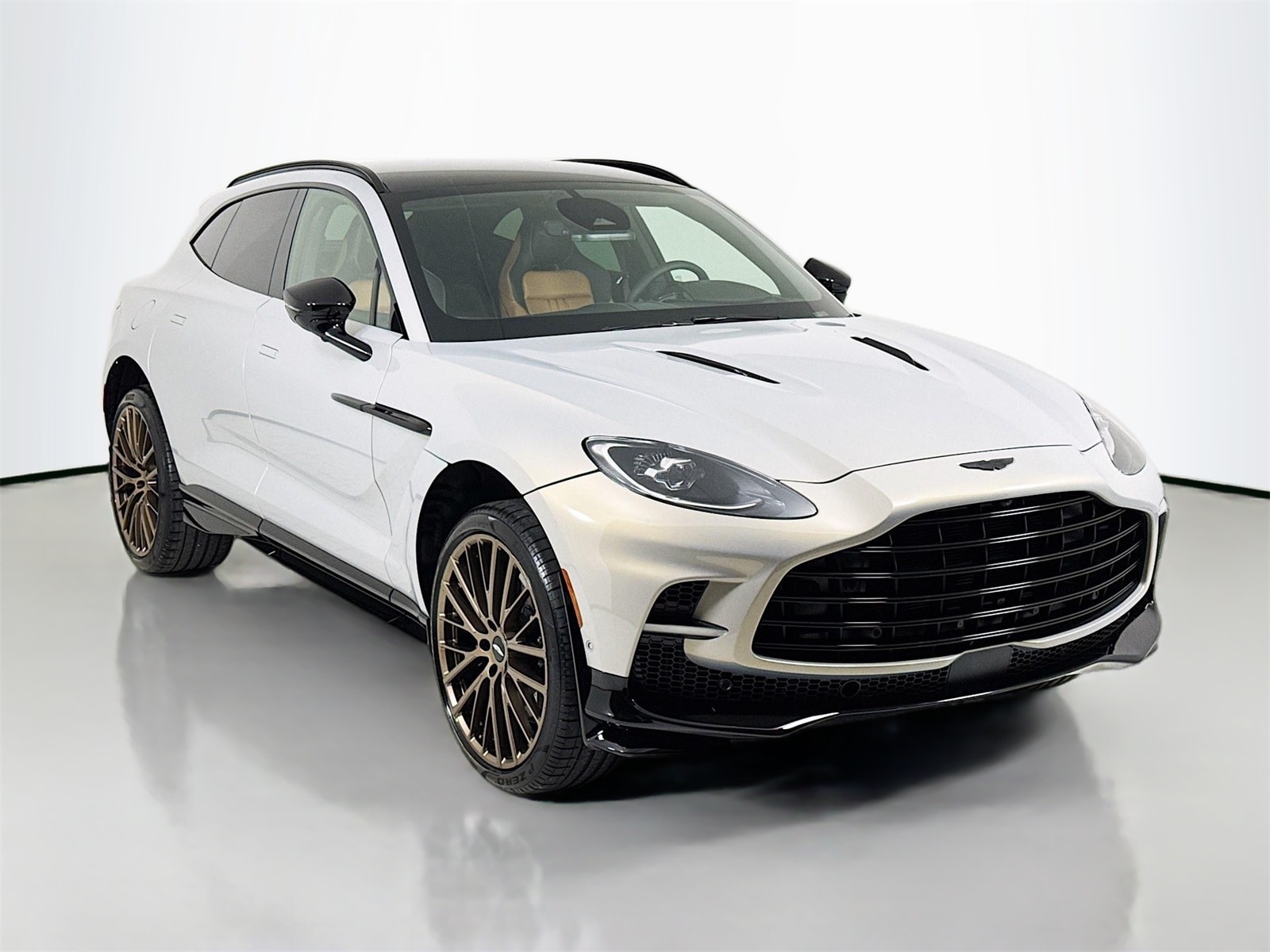 2026 Aston Martin DBX 707's photo