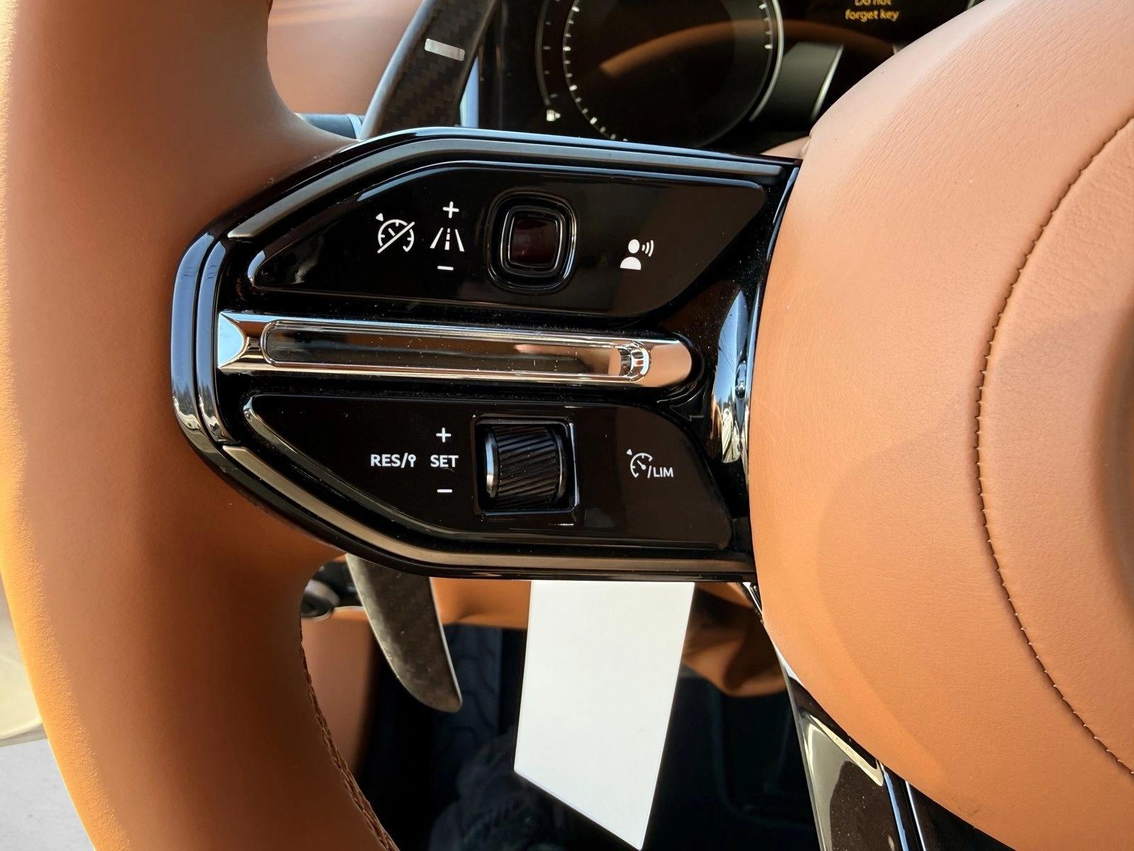 2025 Aston Martin DB12 Base - Photo 13