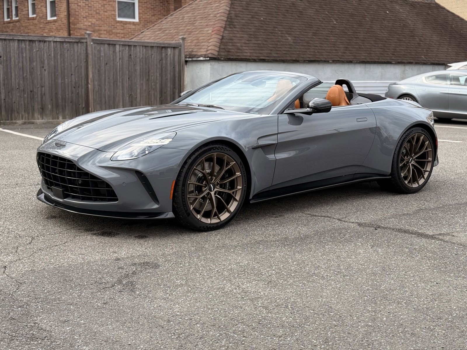 2026 Aston Martin Vantage Roadster photo 2