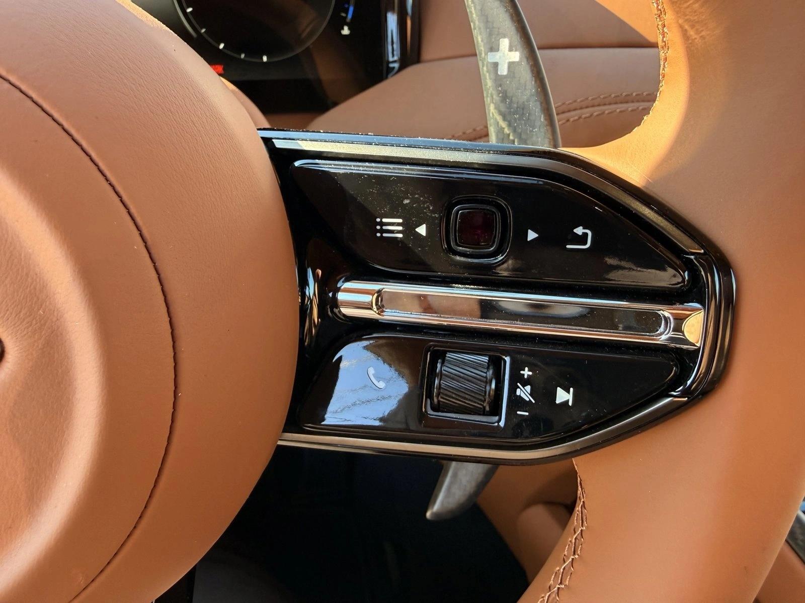 2025 Aston Martin DB12 Base - Photo 15