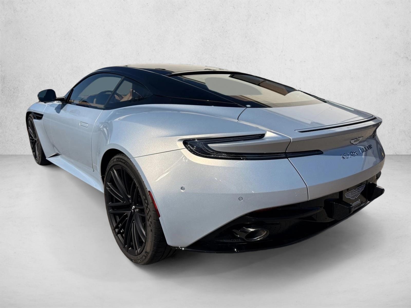 2025 Aston Martin DB12 Base - Photo 3
