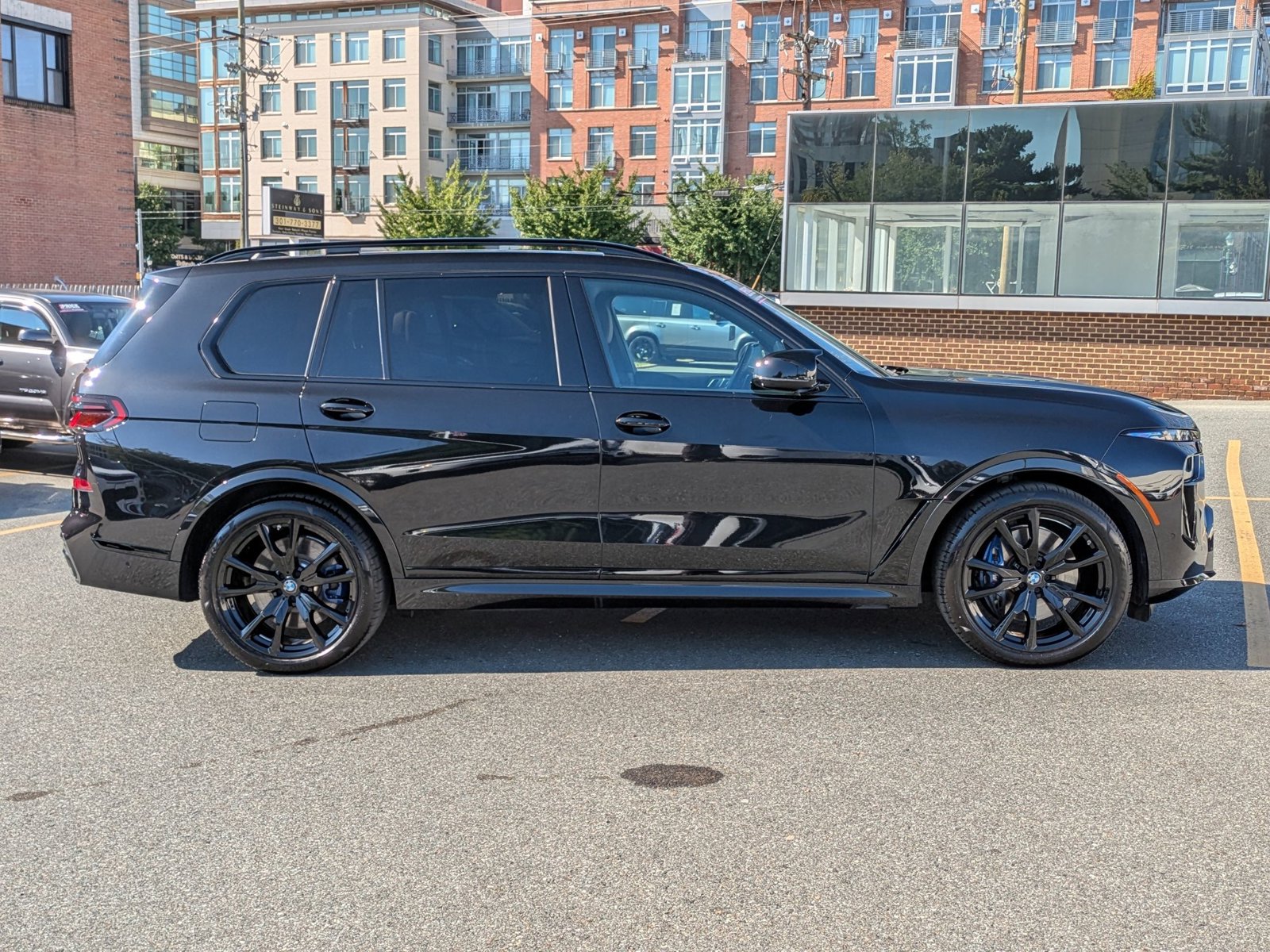 2025 Bmw X7 M60i photo 2
