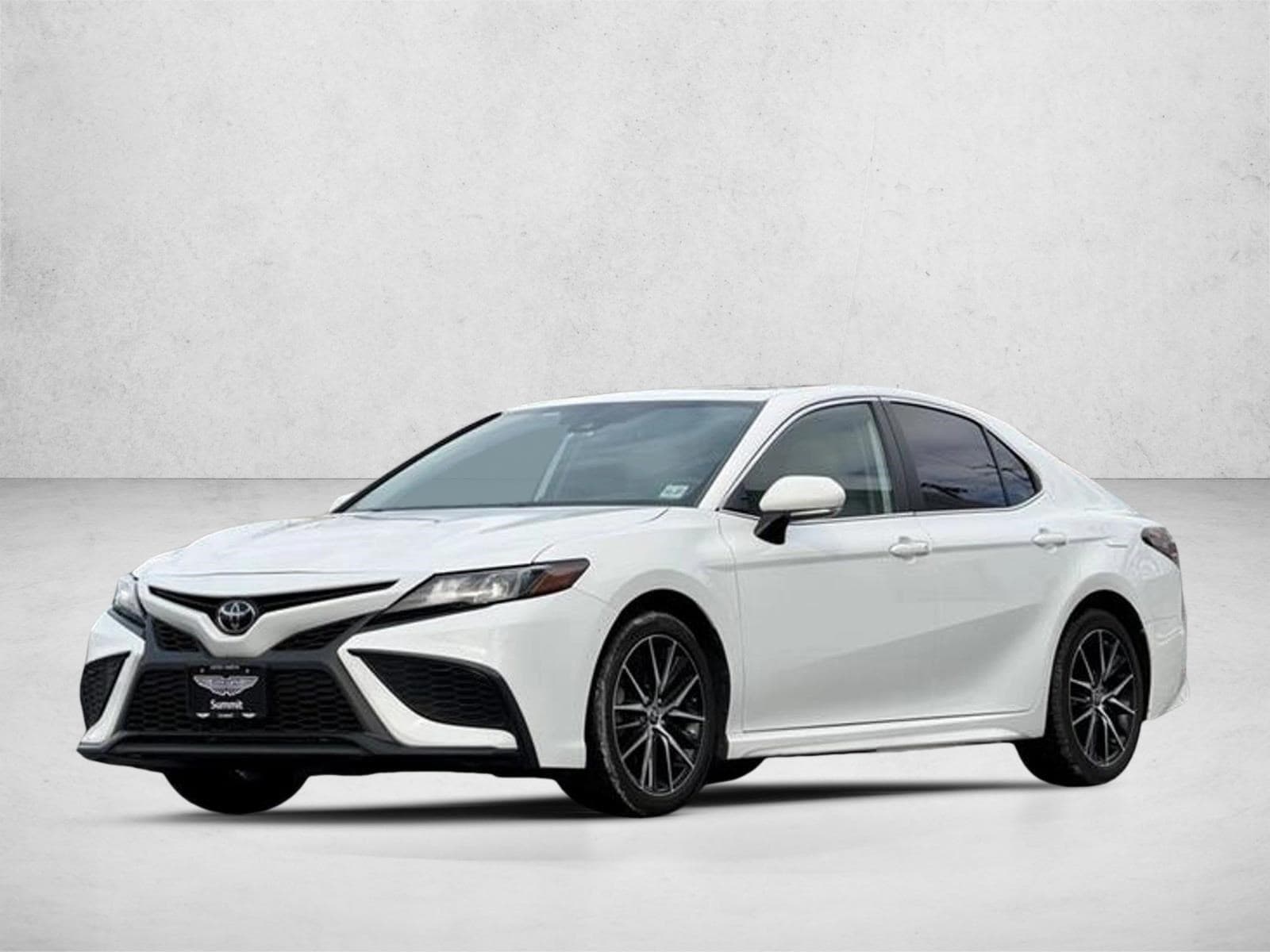 2022 Toyota Camry SE's photo