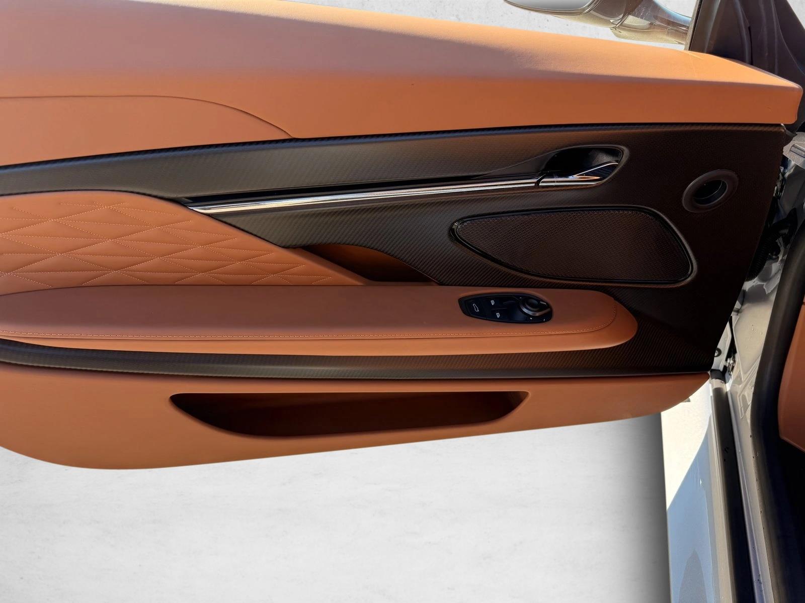 2025 Aston Martin DB12 Base - Photo 11