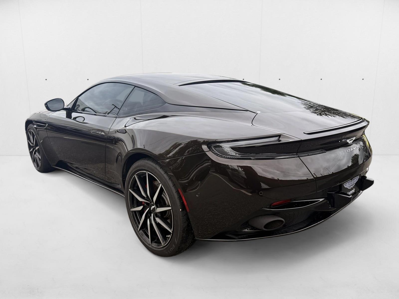 2018 Aston Martin DB11 photo 4
