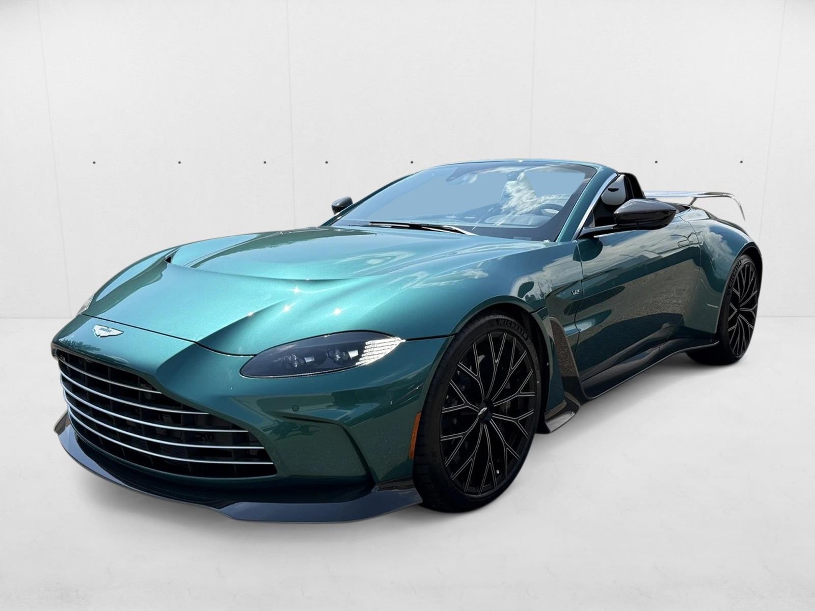 2023 Aston Martin Vantage Roadster photo 2
