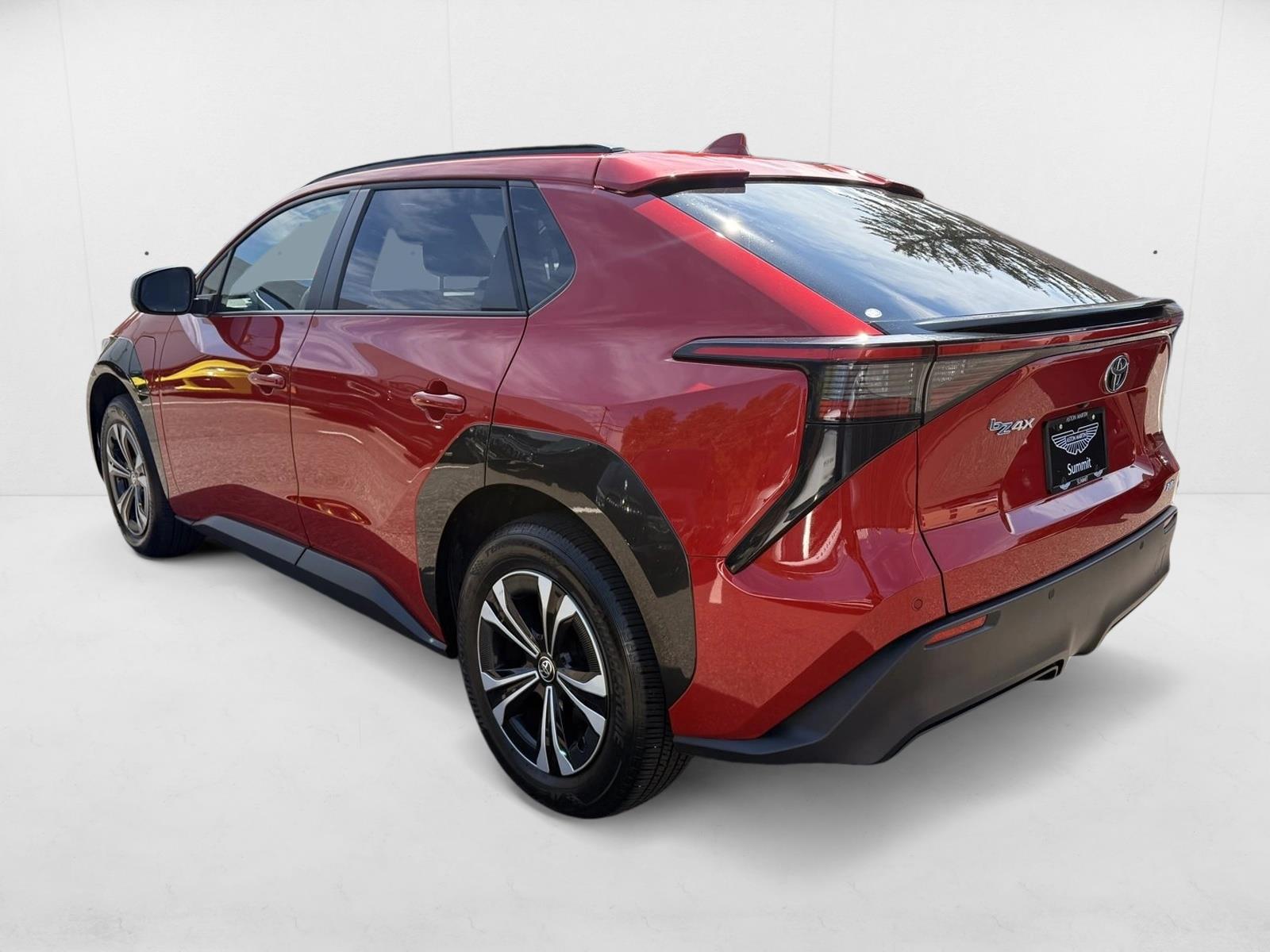 2023 Toyota bZ4X XLE photo 4