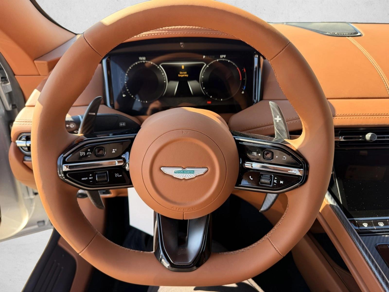 2025 Aston Martin DB12 Base - Photo 10