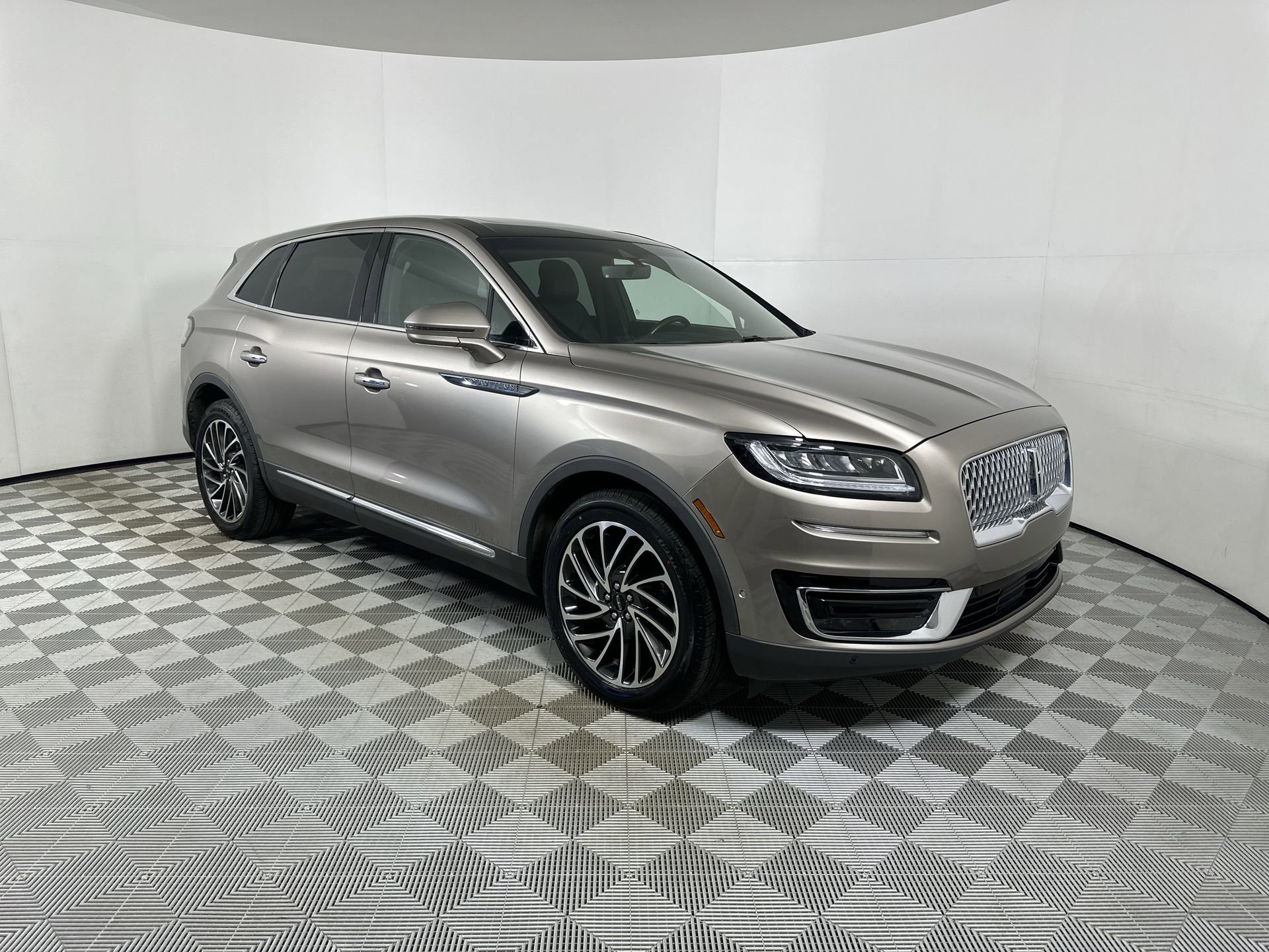 Used 2019 Lincoln Nautilus Reserve with VIN 2LMPJ8L91KBL30350 for sale in Parkersburg, WV