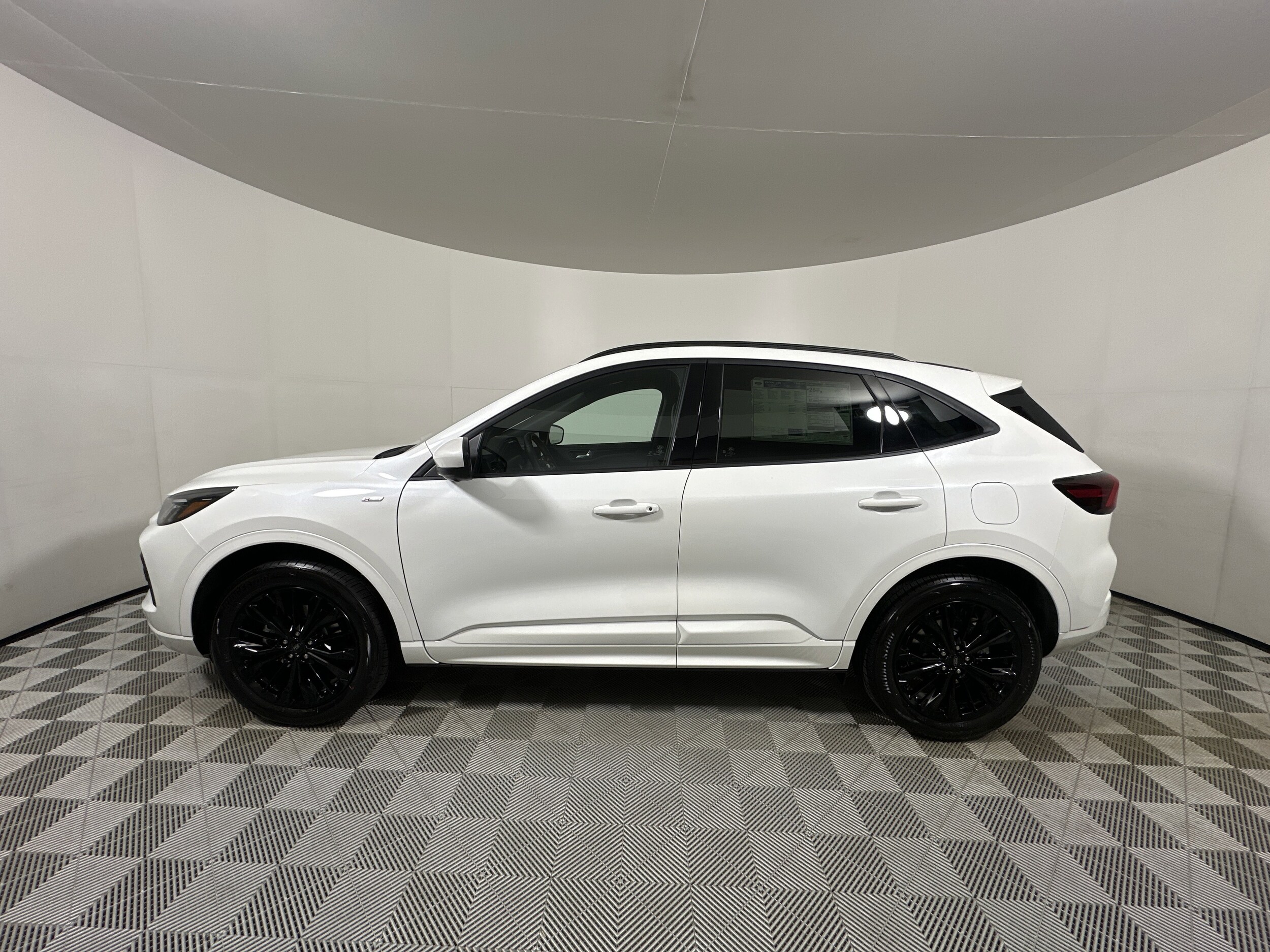 2025 Ford Escape ST-Line Elite photo 4