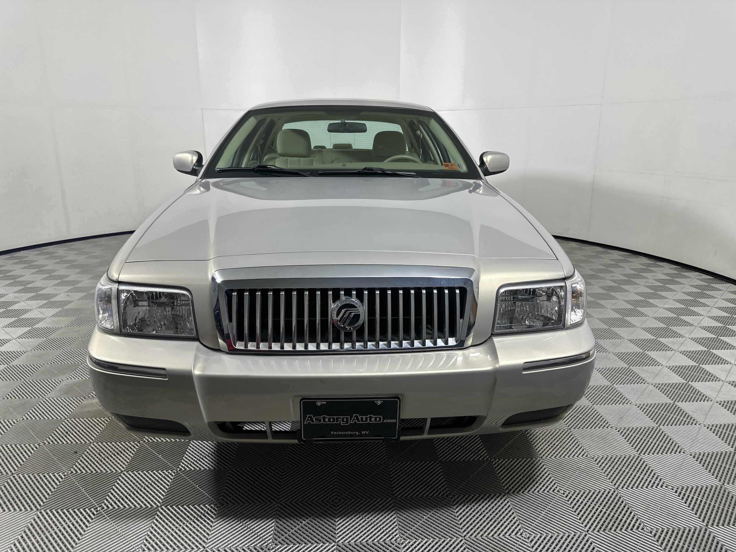 Used 2007 Mercury Grand Marquis GS with VIN 2MEFM74V17X619648 for sale in Parkersburg, WV