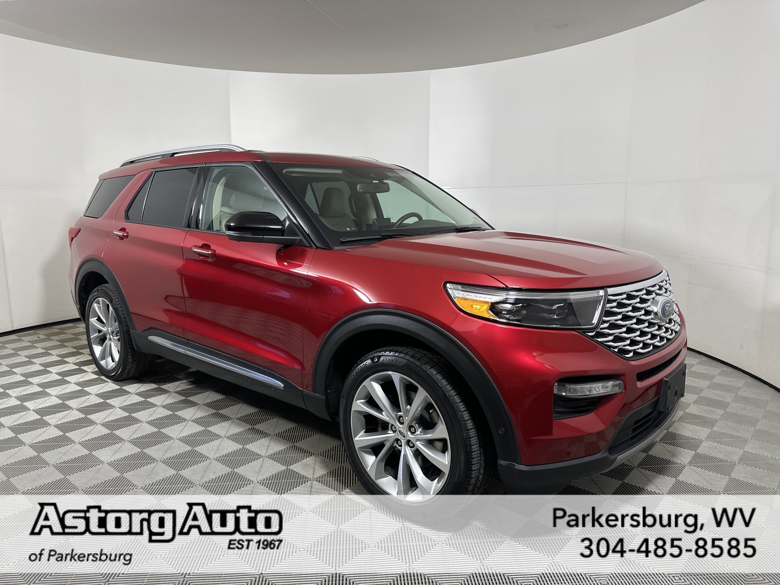 2021 Ford Explorer Platinum's photo