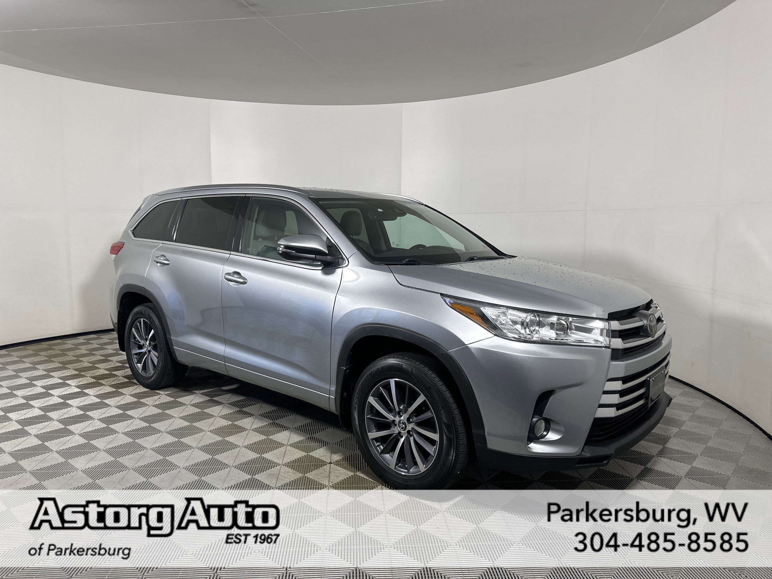 2017 Toyota Highlander XLE's photo