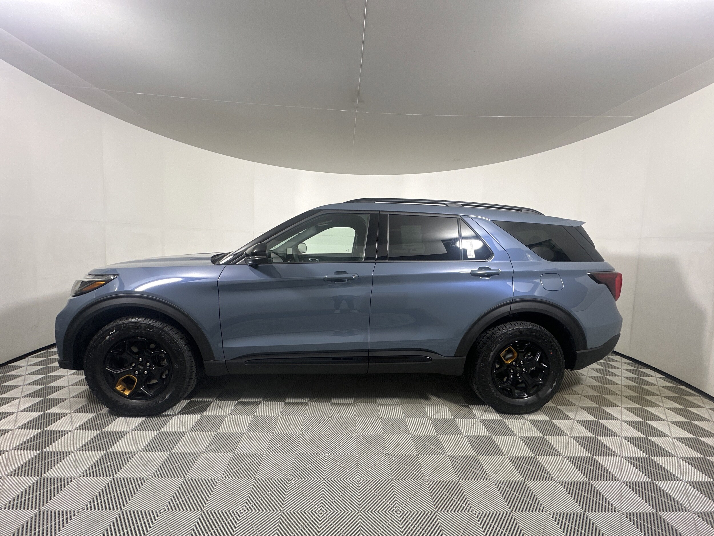 2026 Ford Explorer photo 2