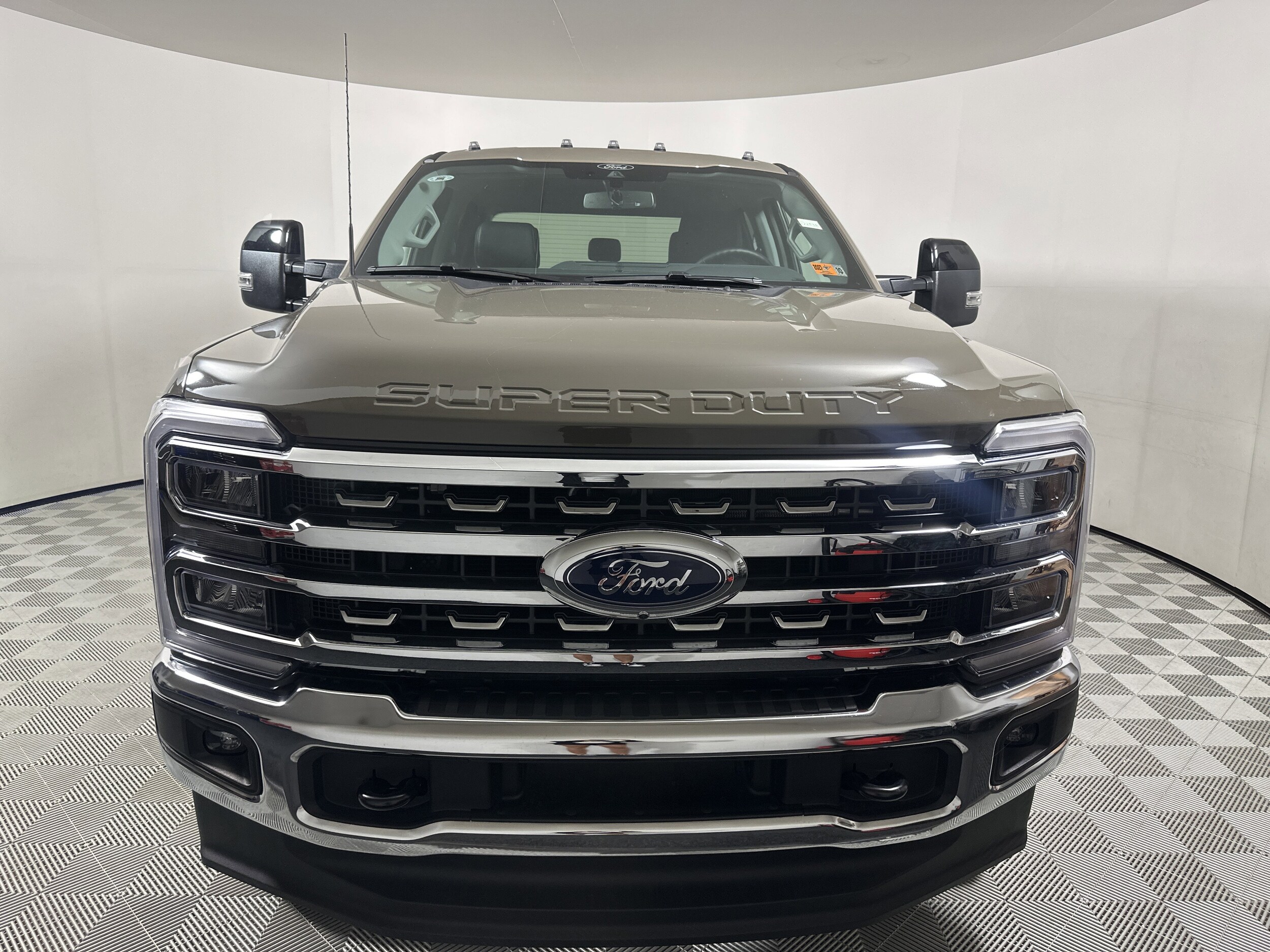 2026 Ford F-350 Lariat photo 2