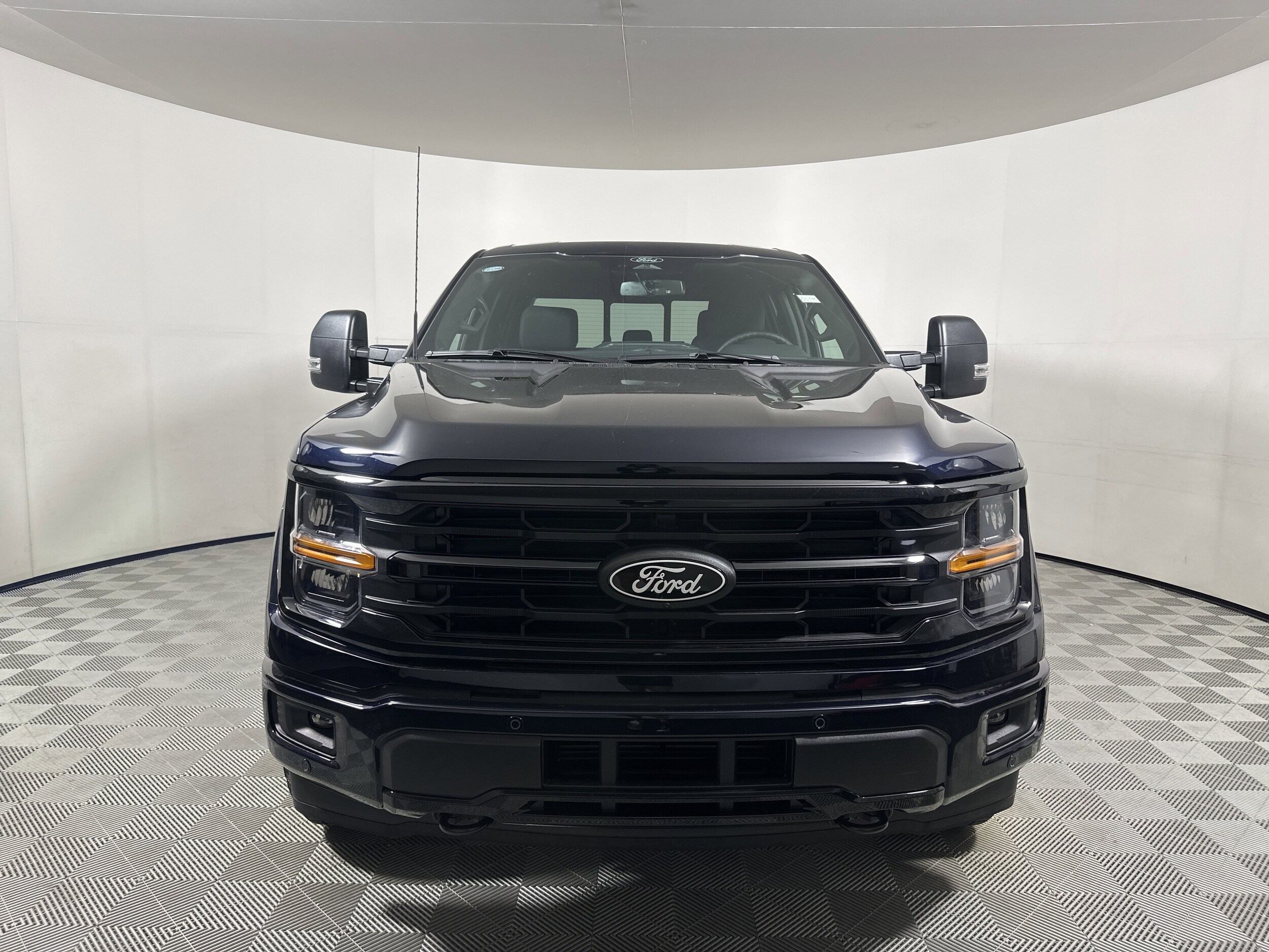 2025 Ford F-150 XLT photo 2