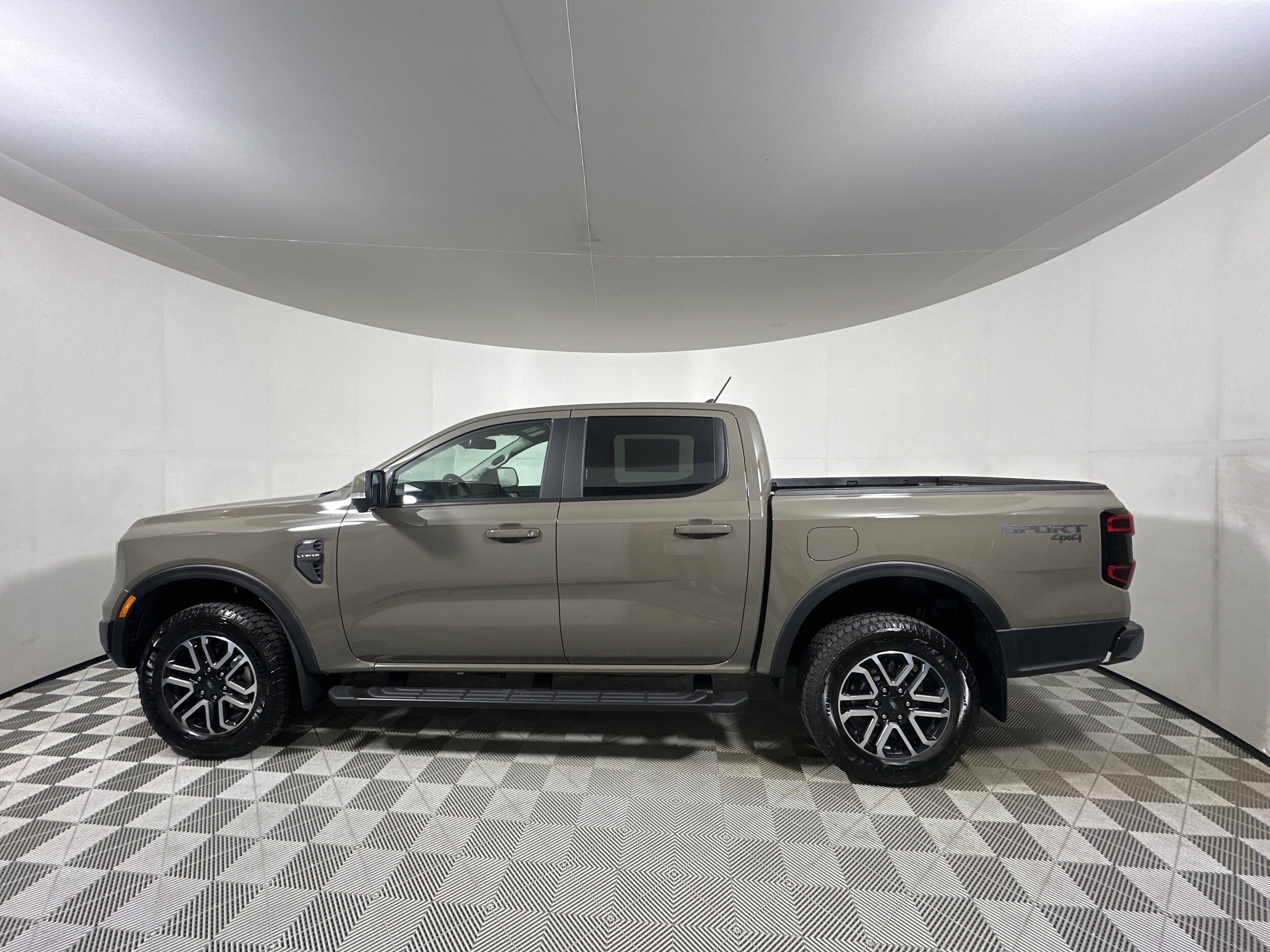 2025 Ford Ranger Lariat photo 2